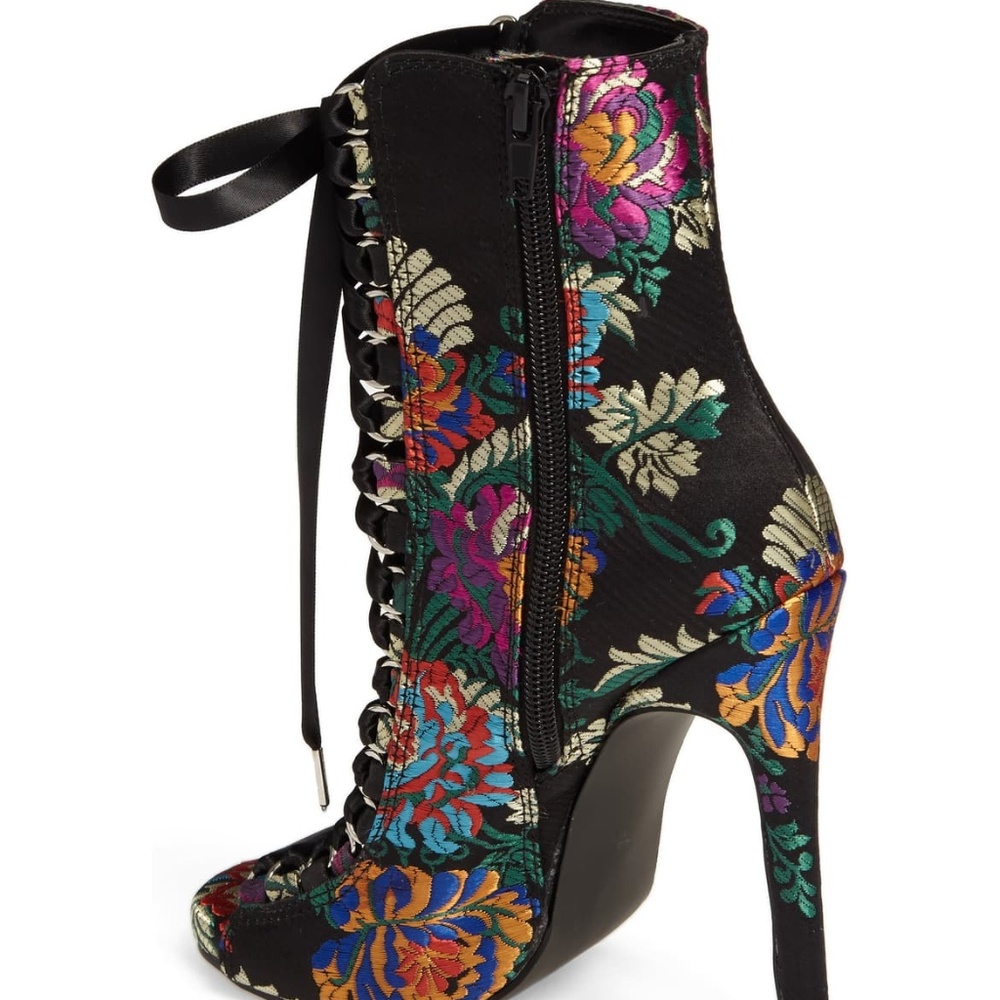 Steve Madden Fuego Lace-Up Embroidered Booties NEW - Picture 3 of 6